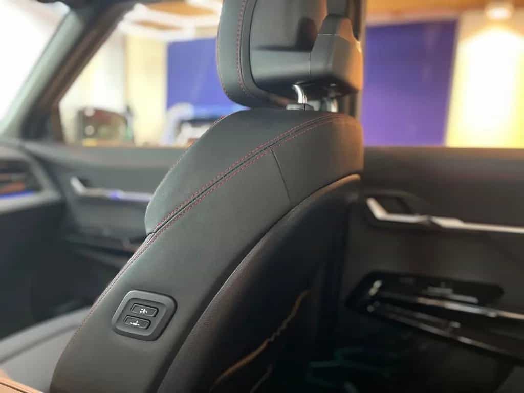 KGM Actyon 1.5 LUX Automatik /4WD/Allrad zweifarbig null-photo-13