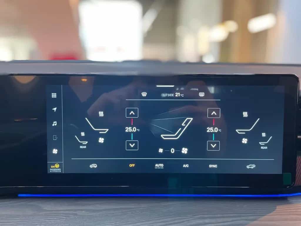 KGM Actyon 1.5 LUX Automatik /4WD/Allrad zweifarbig null-photo-16