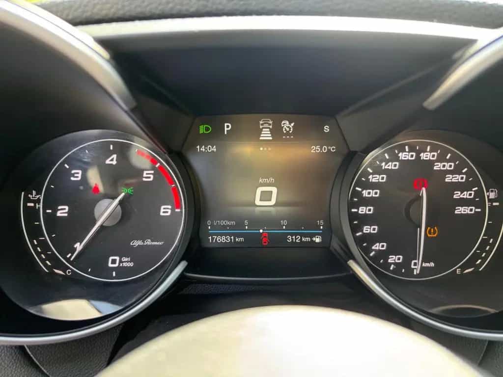 Alfa Romeo Giulia 2.2 Diesel 16V 118 kW AT8 Navi Acc 06/2019-photo-22