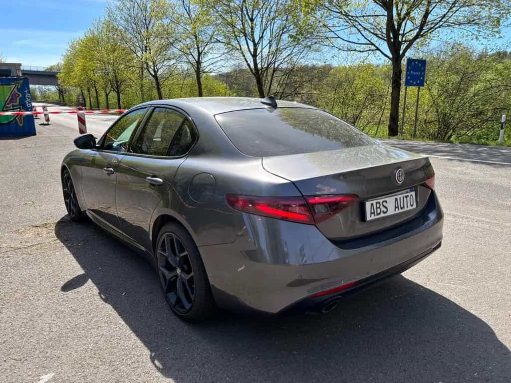 Alfa Romeo Giulia 2.2 Diesel 16V 118 kW AT8 Navi Acc 06/2019-photo-3