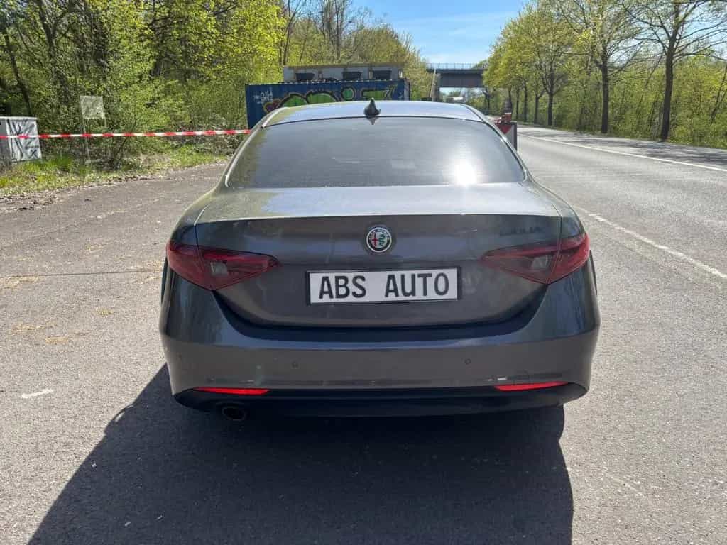 Alfa Romeo Giulia 2.2 Diesel 16V 118 kW AT8 Navi Acc 06/2019-photo-7
