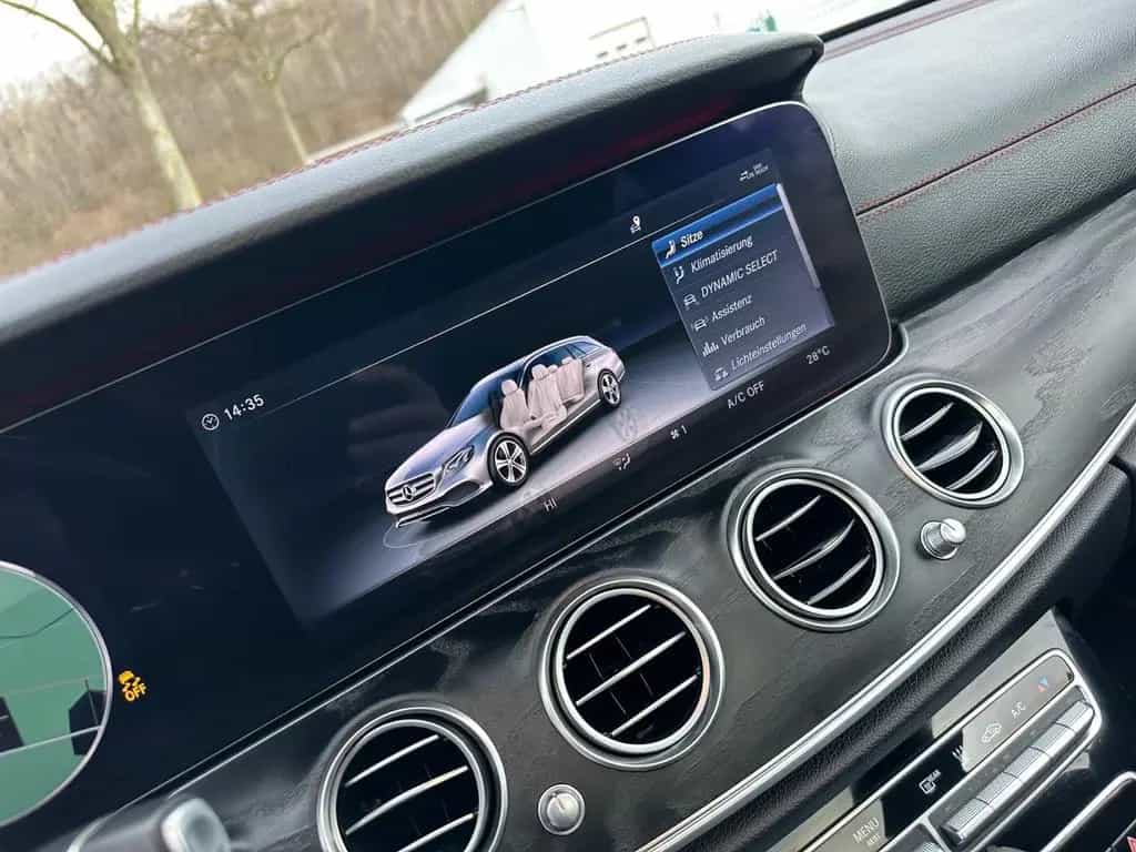 Mercedes-Benz E-Class 43 AMG T 4M Distr HUD Pano 360° Sitzbelüf AHK 08/2017-photo-26