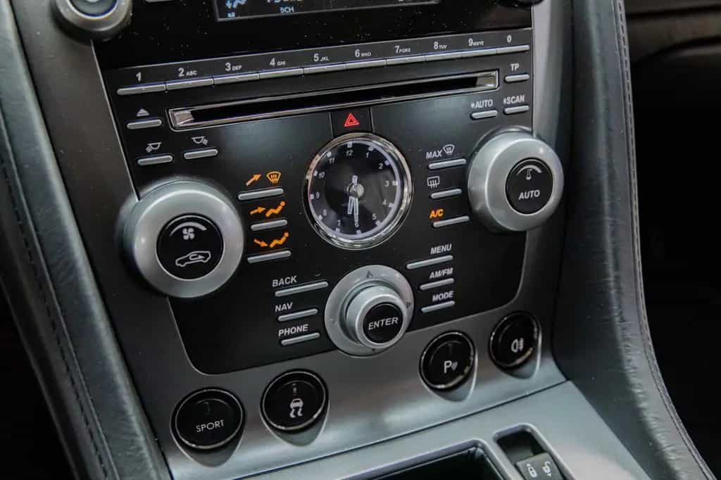 Aston Martin DB9 V12 - Full AM Service 06/2009-photo-18
