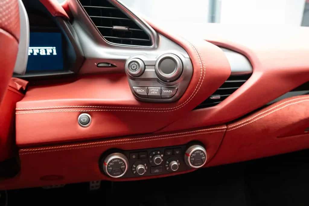 Ferrari 488 GTB LIFT JBL Camera Daytona Seats 05/2018-photo-13