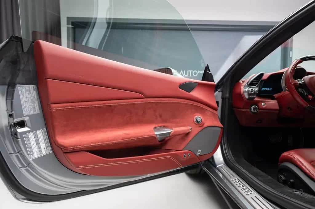 Ferrari 488 GTB LIFT JBL Camera Daytona Seats 05/2018-photo-15