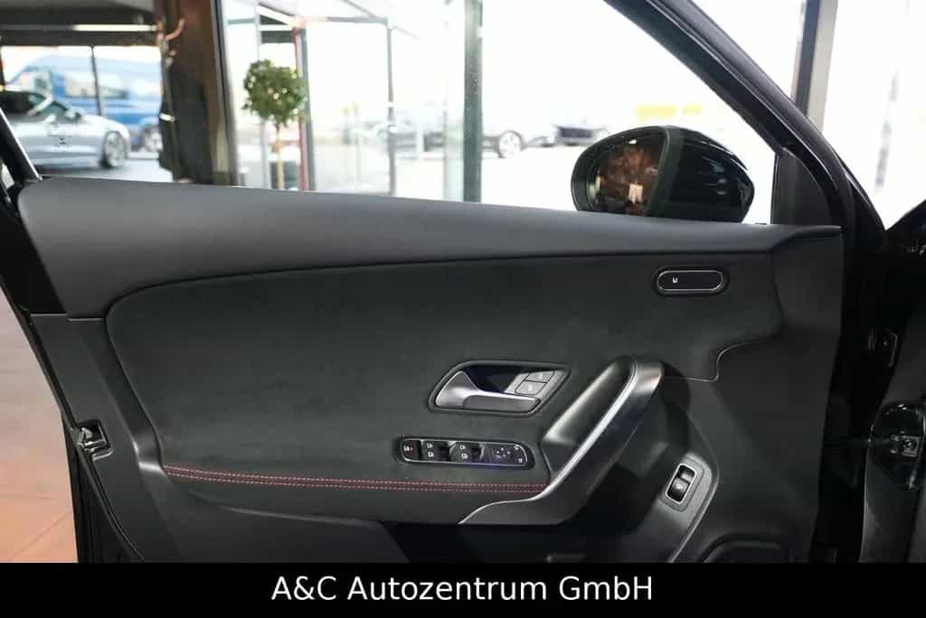 Mercedes-Benz A-Class 200 Limousine AMG Line 07/2019-photo-10