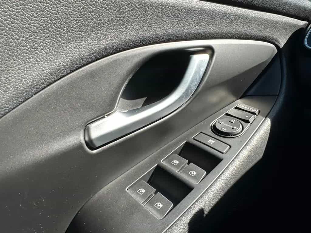 Hyundai i30 1.4 T-GDI DCT Trend , LED,Digital,Navi...... 08/2017-photo-24