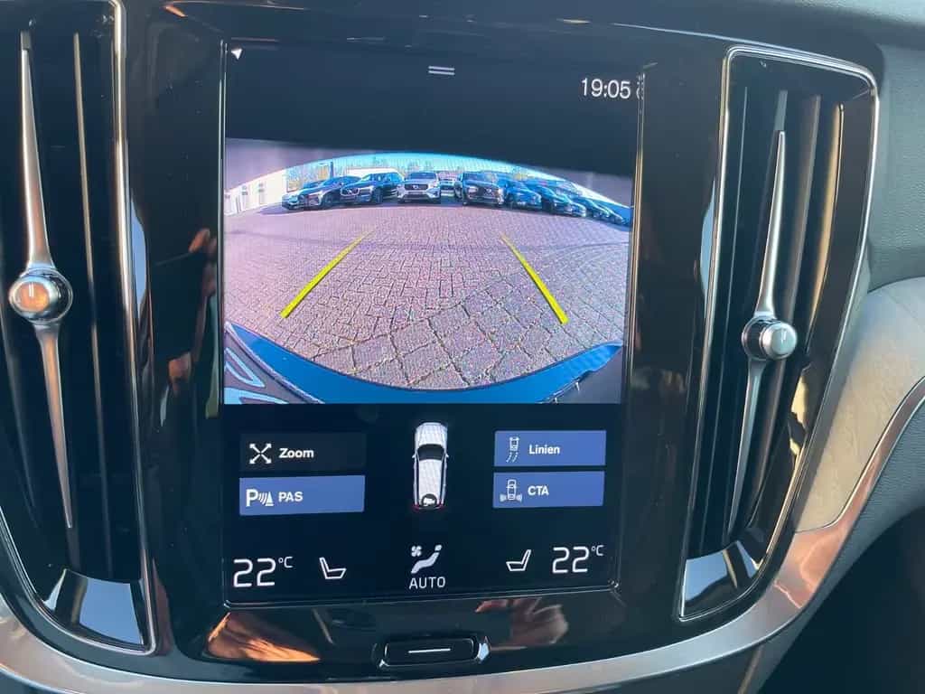 Volvo V60 B4D Inscription Aut. FahrerAss H&K Sound Cam 03/2021-photo-18