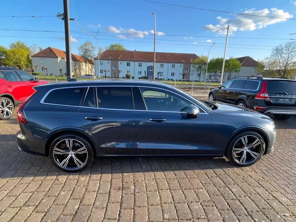 Volvo V60 B4D Inscription Aut. FahrerAss H&K Sound Cam 03/2021-photo-4