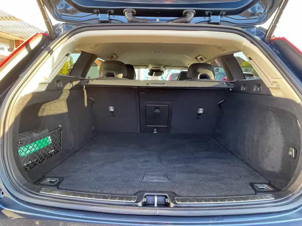 Volvo V60 B4D Inscription Aut. FahrerAss H&K Sound Cam 03/2021-photo-5
