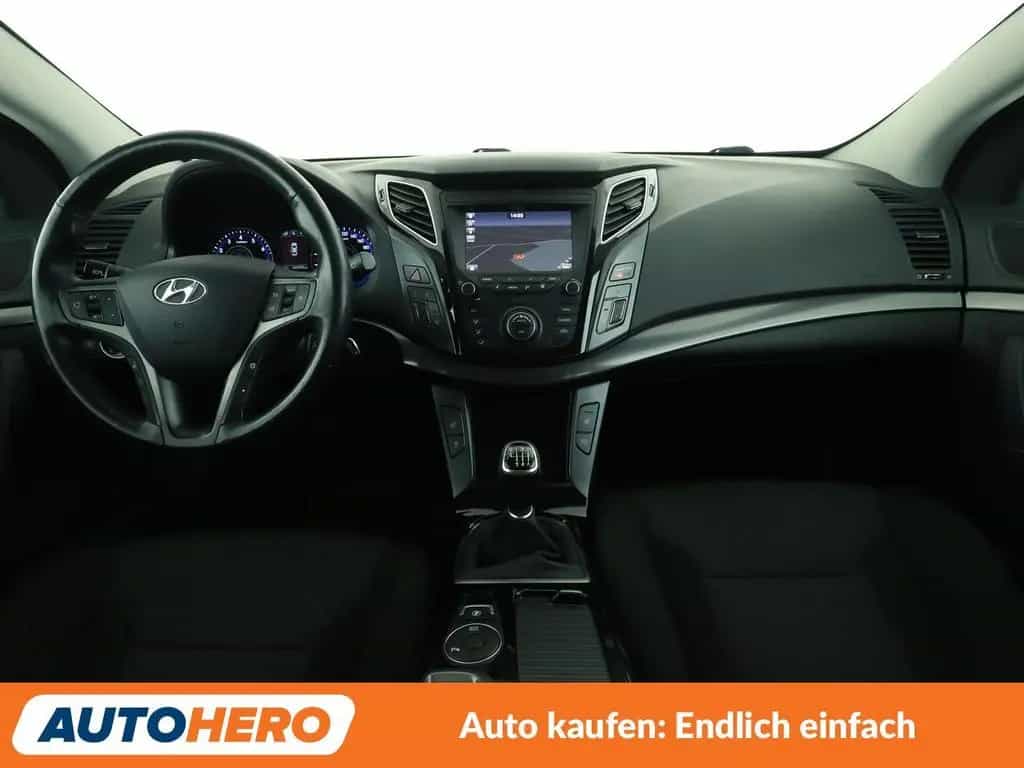 Hyundai i40 1.6 Trend Blue*NAVI*TEMPO*CAM*PDC*SHZ*KLIMA* 11/2018-photo-11