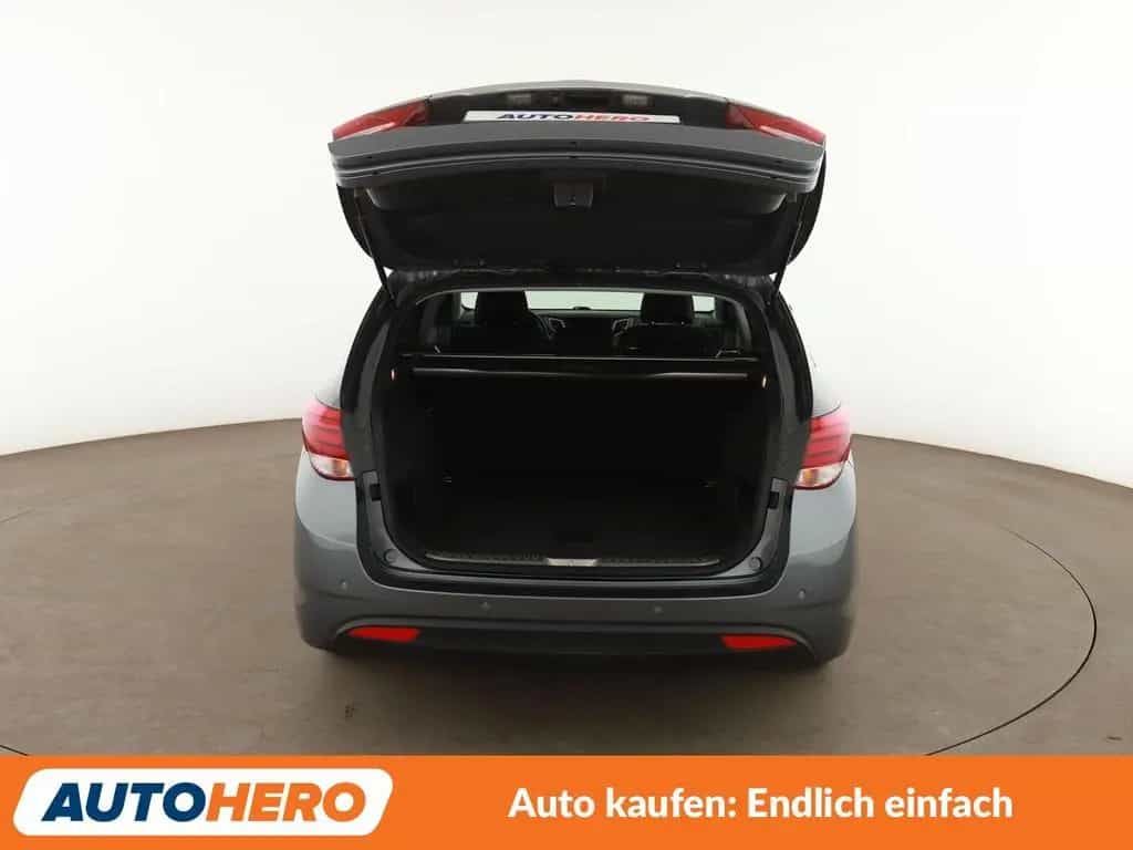 Hyundai i40 1.6 Trend Blue*NAVI*TEMPO*CAM*PDC*SHZ*KLIMA* 11/2018-photo-16