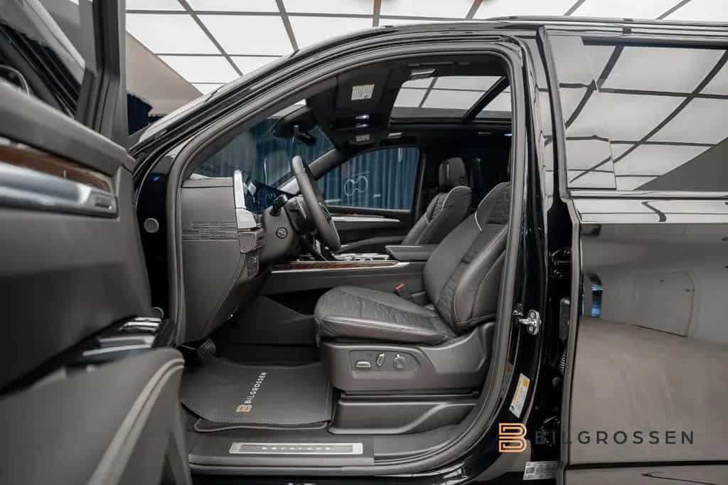 Cadillac Escalade Platinum Sport Exclusive Seats 24" MY26 null-photo-16