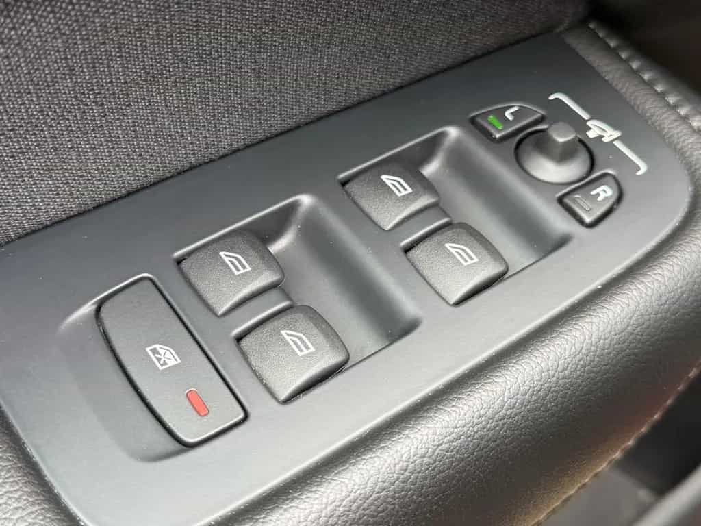 Volvo XC60 XC 60 D4 Momentum*Automatik*HUD*1.Hand*AHK*Leder 03/2019-photo-21
