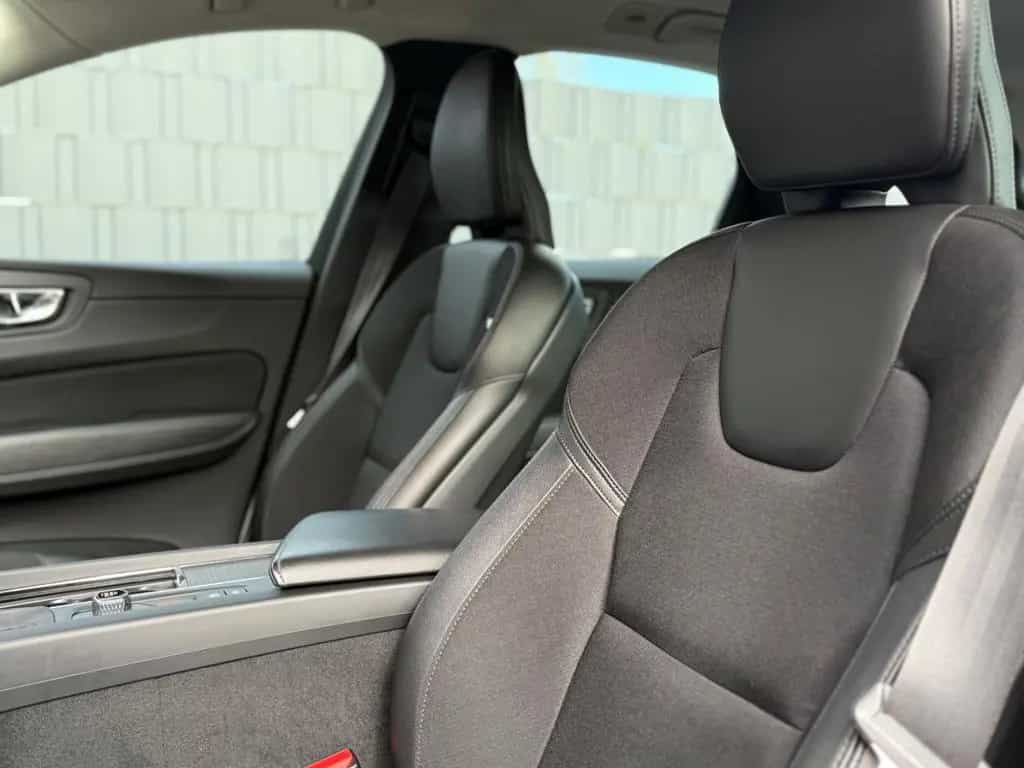 Volvo XC60 XC 60 D4 Momentum*Automatik*HUD*1.Hand*AHK*Leder 03/2019-photo-9