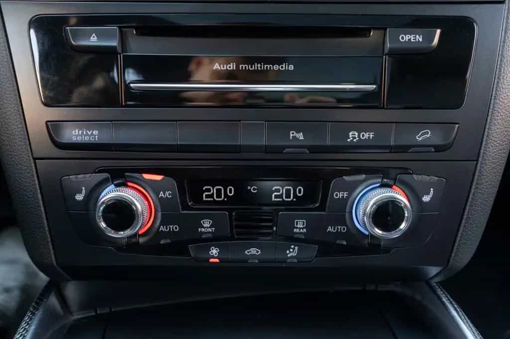 Audi SQ5 3.0TFSI QUATTRO B&O BIXENON KAM NAV ALC PANO 04/2015-photo-17