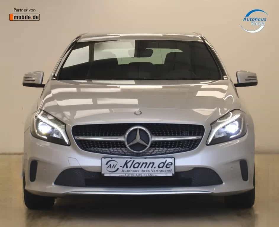 Mercedes-Benz A 180 122PS Automatik Style Navi PDC SHZ LED 06/2016-photo-1
