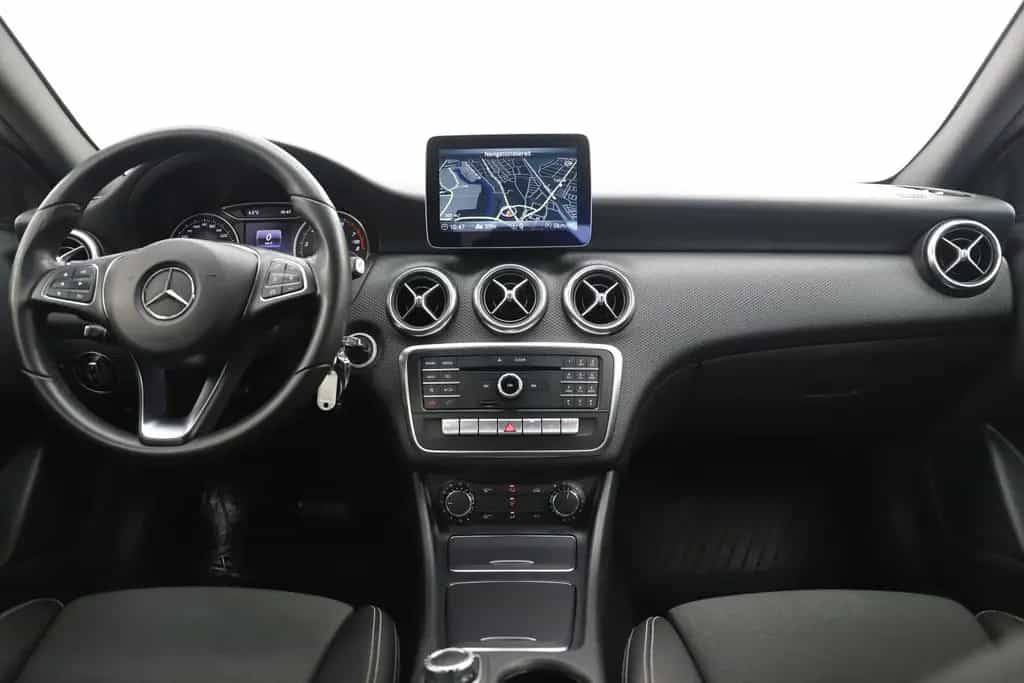 Mercedes-Benz A 180 122PS Automatik Style Navi PDC SHZ LED 06/2016-photo-13