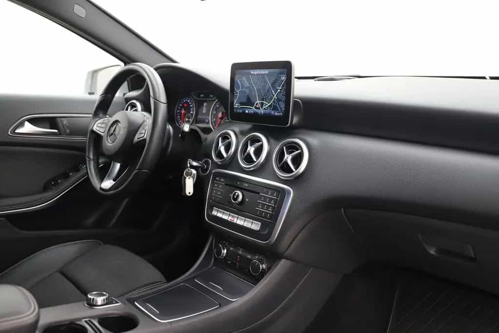 Mercedes-Benz A 180 122PS Automatik Style Navi PDC SHZ LED 06/2016-photo-14