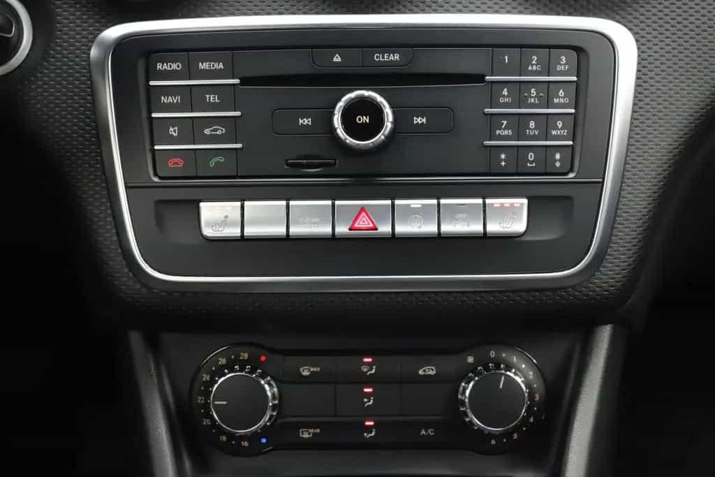 Mercedes-Benz A 180 122PS Automatik Style Navi PDC SHZ LED 06/2016-photo-17