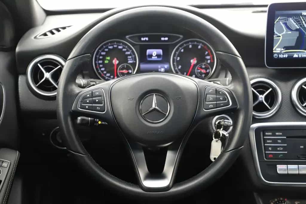 Mercedes-Benz A 180 122PS Automatik Style Navi PDC SHZ LED 06/2016-photo-18