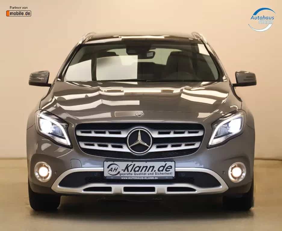 Mercedes-Benz GLA 200 156PS 7G Urban Standheizung Pano 1Hand 02/2018-photo-1