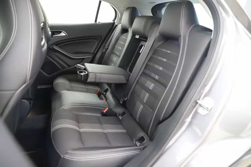Mercedes-Benz GLA 200 156PS 7G Urban Standheizung Pano 1Hand 02/2018-photo-10