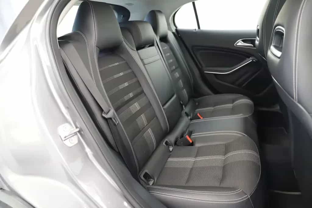 Mercedes-Benz GLA 200 156PS 7G Urban Standheizung Pano 1Hand 02/2018-photo-11