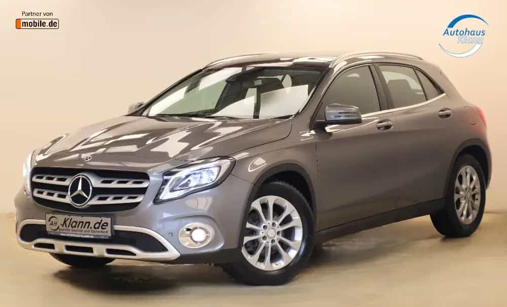 Mercedes-Benz GLA 200 156PS 7G Urban Standheizung Pano 1Hand 02/2018-photo-2