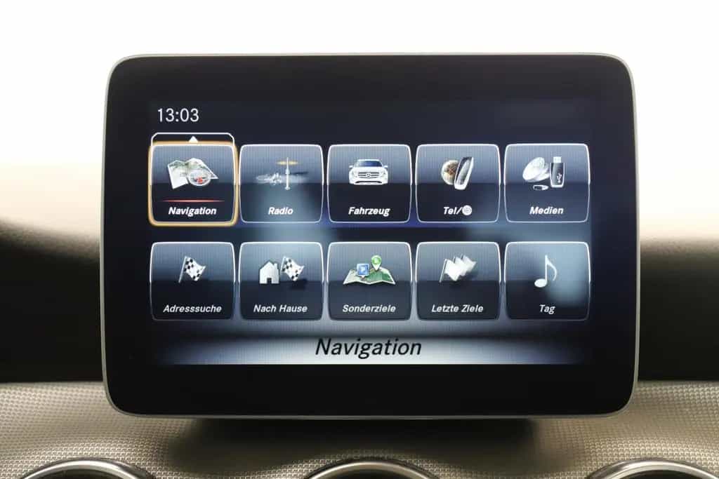 Mercedes-Benz GLA 200 156PS 7G Urban Standheizung Pano 1Hand 02/2018-photo-27
