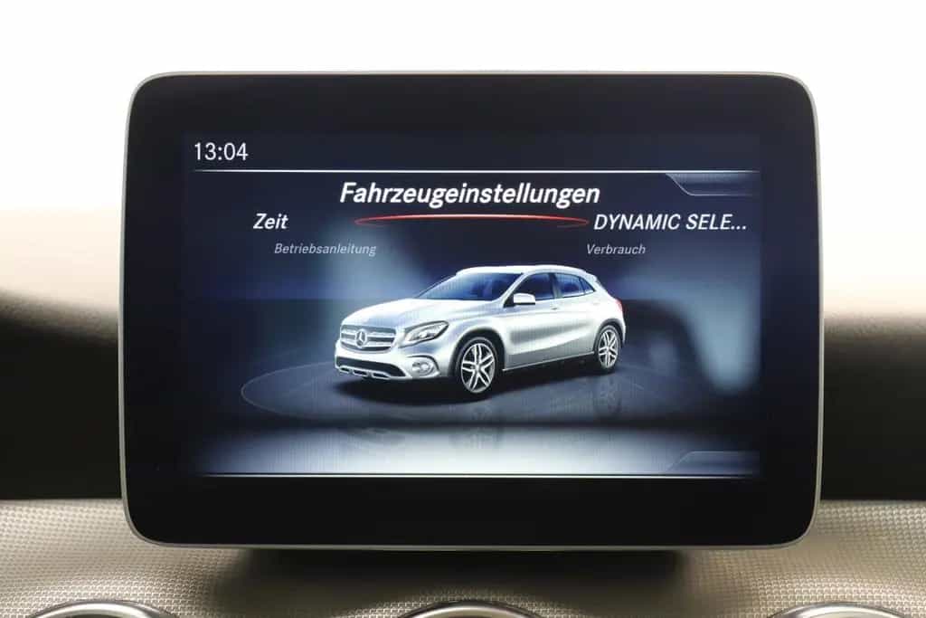 Mercedes-Benz GLA 200 156PS 7G Urban Standheizung Pano 1Hand 02/2018-photo-28