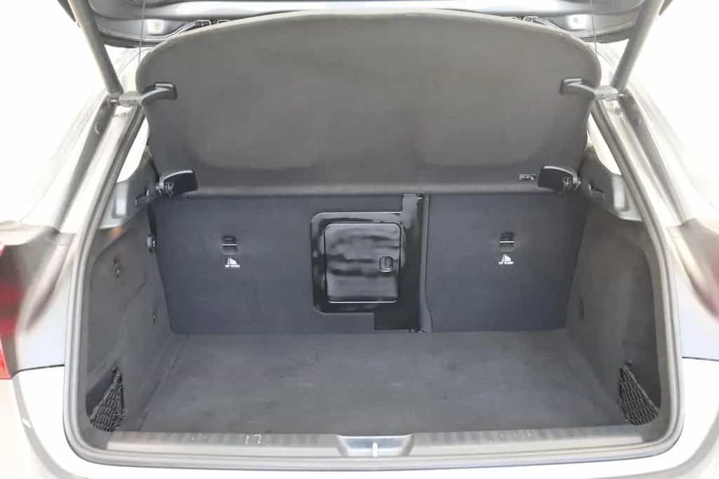 Mercedes-Benz GLA 200 156PS 7G Urban Standheizung Pano 1Hand 02/2018-photo-33