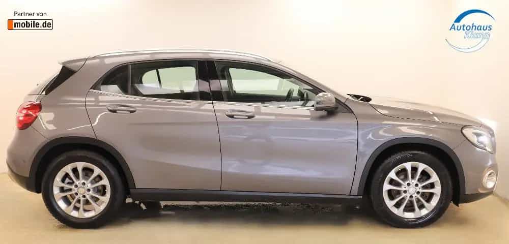 Mercedes-Benz GLA 200 156PS 7G Urban Standheizung Pano 1Hand 02/2018-photo-4