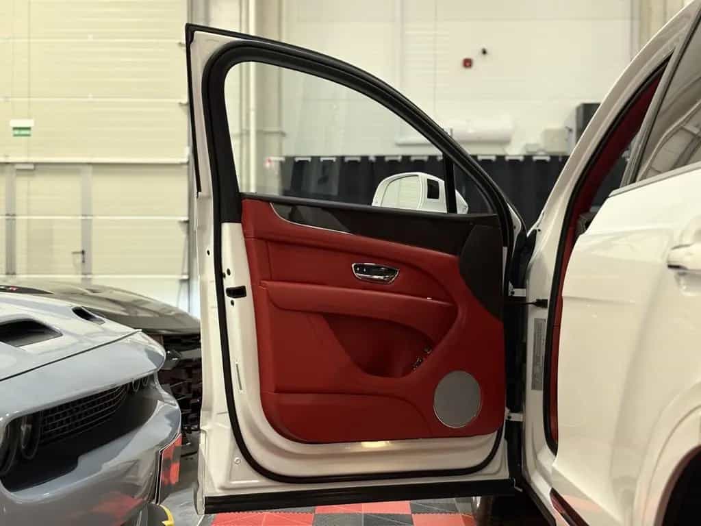 Bentley Bentayga 4.0 V8 AWD/LED/CARPLAY/360 01/2022-photo-11
