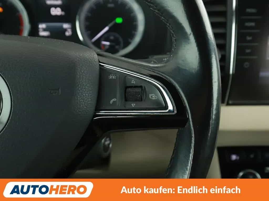 Skoda Karoq 1.5 TSI ACT Style Aut.*NAVI*LED*TEMPO*CAM* 04/2018-photo-24