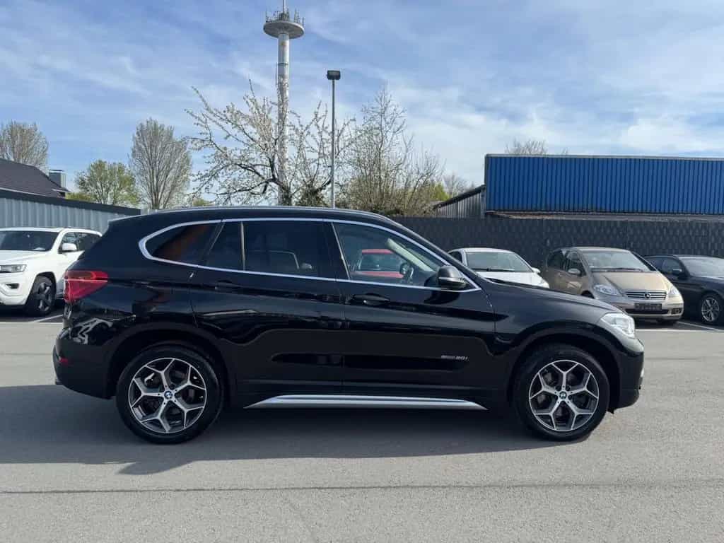 BMW X1 sDrive 20 i *XLINE*LED*NAVI*1HAND*SITZH*TÜV28 10/2017-photo-12