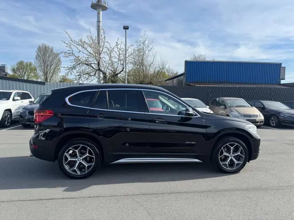 BMW X1 sDrive 20 i *XLINE*LED*NAVI*1HAND*SITZH*TÜV28 10/2017-photo-13