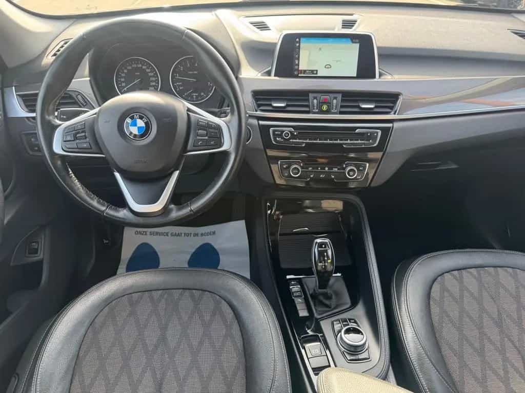 BMW X1 sDrive 20 i *XLINE*LED*NAVI*1HAND*SITZH*TÜV28 10/2017-photo-16