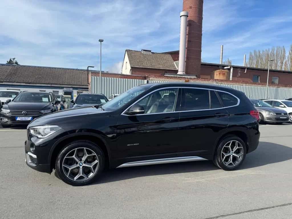 BMW X1 sDrive 20 i *XLINE*LED*NAVI*1HAND*SITZH*TÜV28 10/2017-photo-2