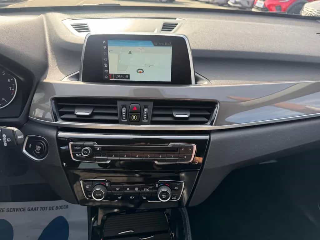 BMW X1 sDrive 20 i *XLINE*LED*NAVI*1HAND*SITZH*TÜV28 10/2017-photo-22