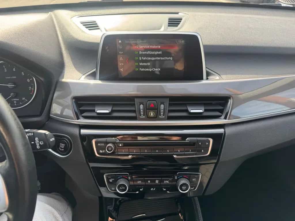 BMW X1 sDrive 20 i *XLINE*LED*NAVI*1HAND*SITZH*TÜV28 10/2017-photo-23