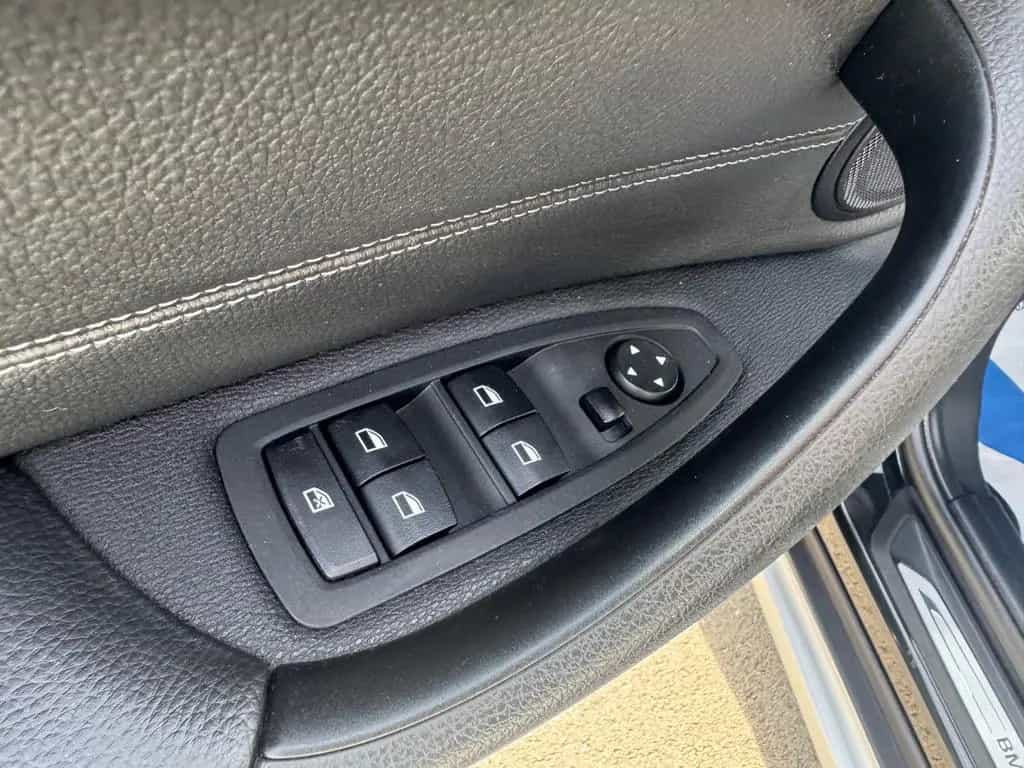 BMW X1 sDrive 20 i *XLINE*LED*NAVI*1HAND*SITZH*TÜV28 10/2017-photo-29