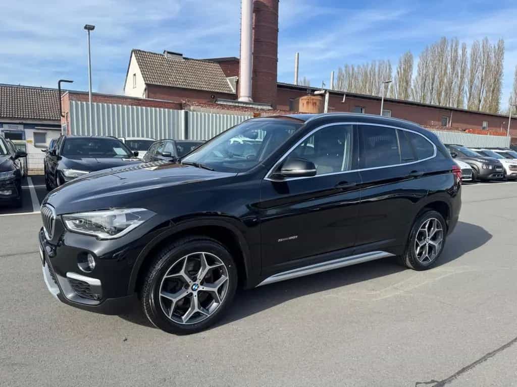 BMW X1 sDrive 20 i *XLINE*LED*NAVI*1HAND*SITZH*TÜV28 10/2017-photo-3