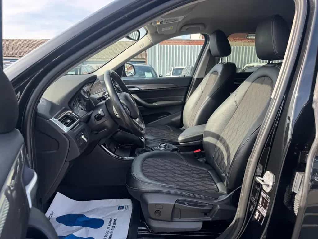BMW X1 sDrive 20 i *XLINE*LED*NAVI*1HAND*SITZH*TÜV28 10/2017-photo-31