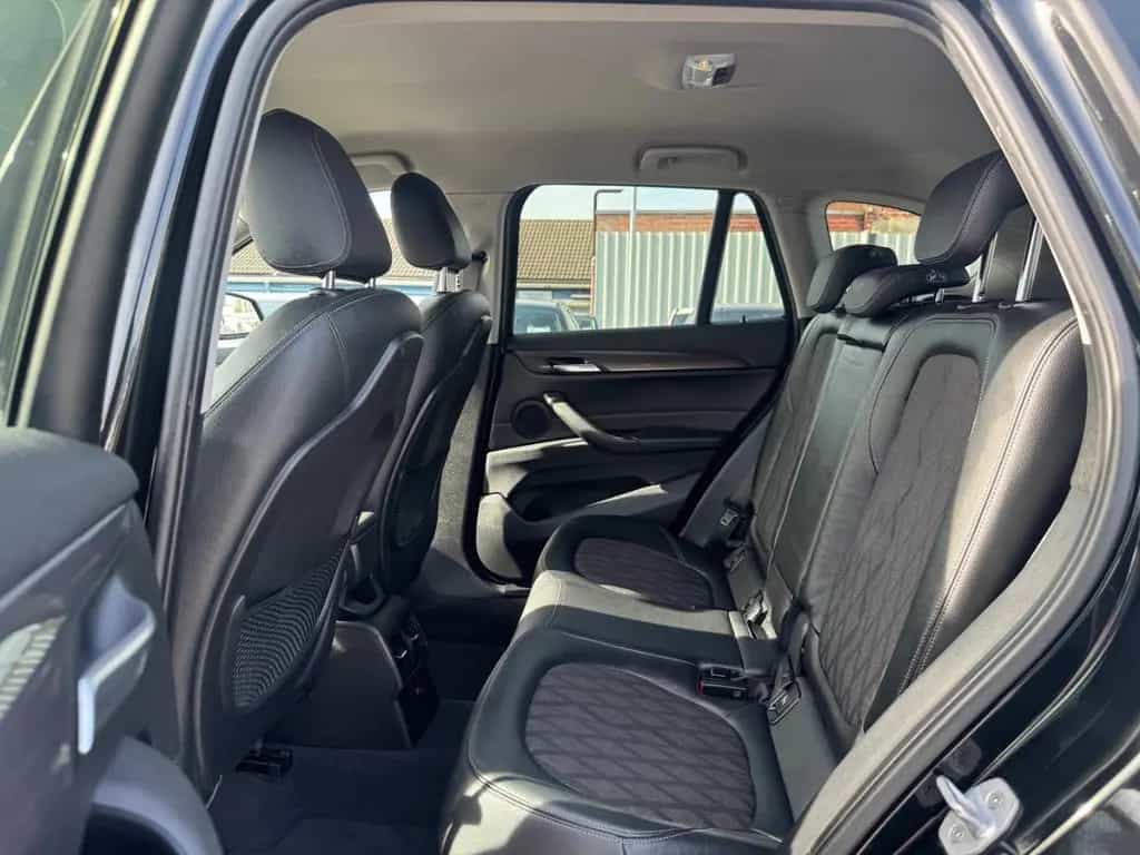 BMW X1 sDrive 20 i *XLINE*LED*NAVI*1HAND*SITZH*TÜV28 10/2017-photo-32
