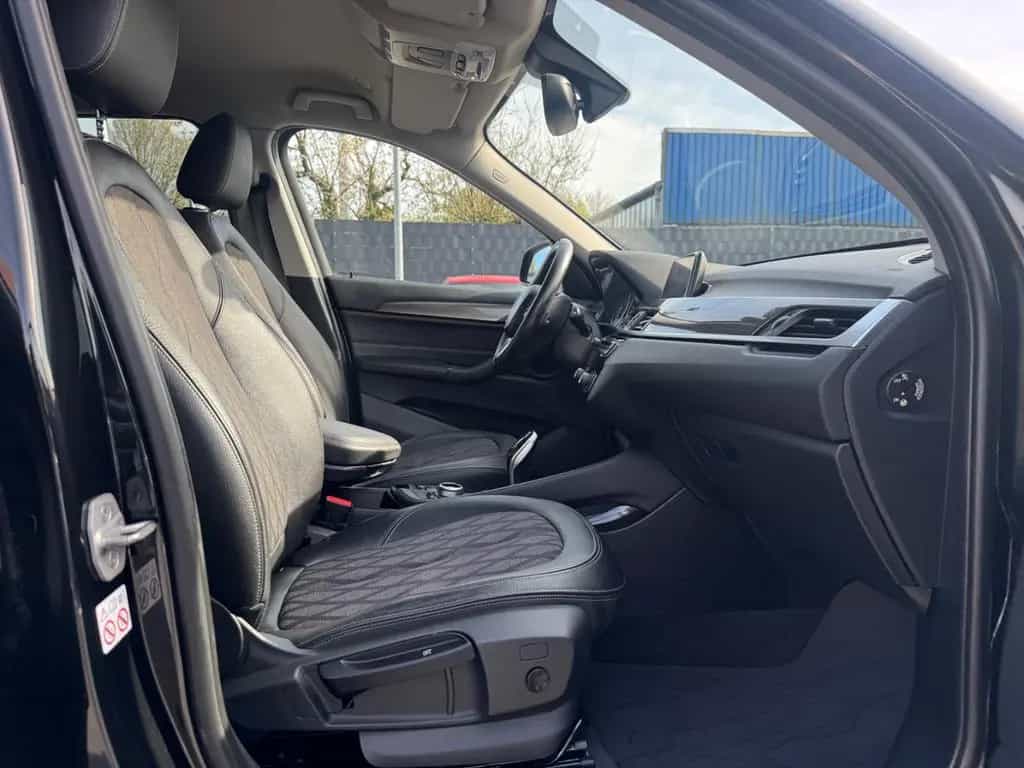 BMW X1 sDrive 20 i *XLINE*LED*NAVI*1HAND*SITZH*TÜV28 10/2017-photo-33
