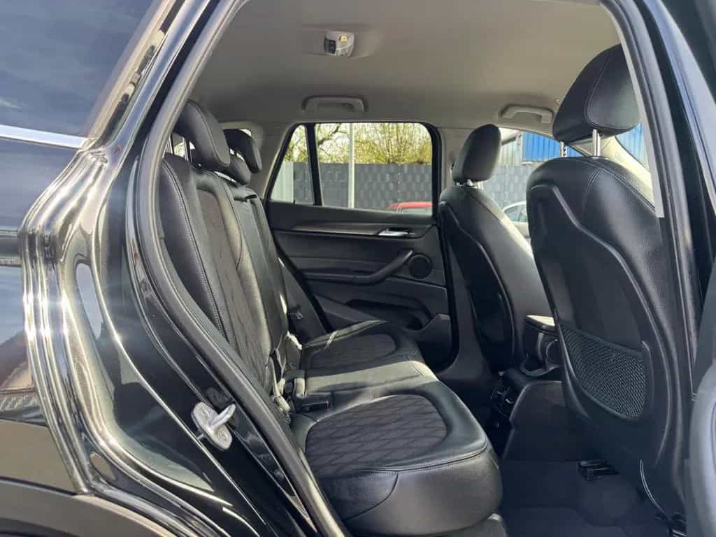 BMW X1 sDrive 20 i *XLINE*LED*NAVI*1HAND*SITZH*TÜV28 10/2017-photo-34