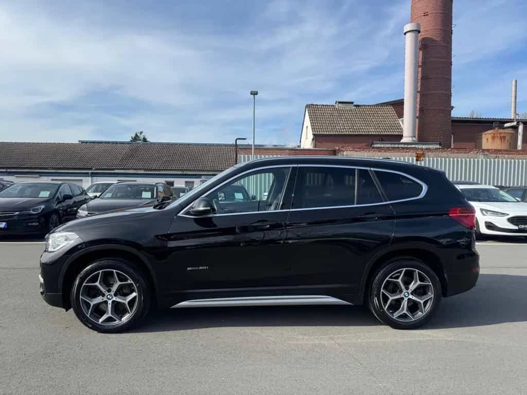 BMW X1 sDrive 20 i *XLINE*LED*NAVI*1HAND*SITZH*TÜV28 10/2017-photo-4