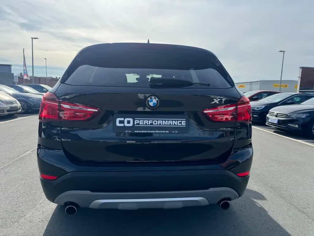 BMW X1 sDrive 20 i *XLINE*LED*NAVI*1HAND*SITZH*TÜV28 10/2017-photo-8