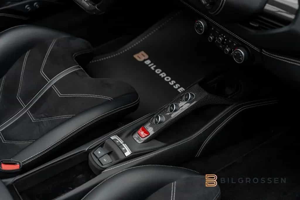 Ferrari 488 GTS Spider Bucket Seats Carbon Novitec 02/2017-photo-31